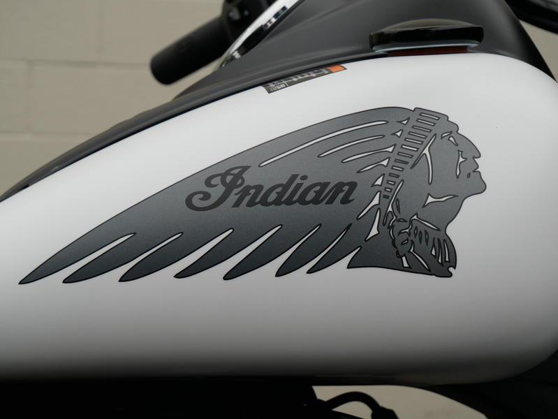 459-indianmotorcycle-springfielddarkhorsewhitesmoke-2019-6819638