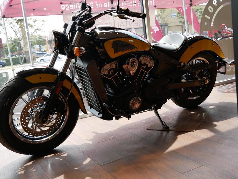 624-indianmotorcycle-scouticonseriesthunderblack-indianmotorcycleyellow-2019-7073870
